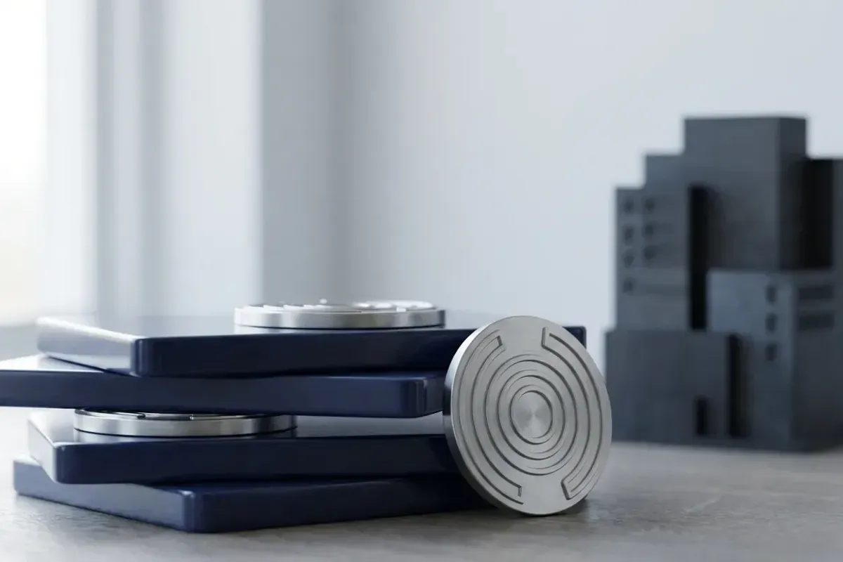 Document juridique officiel avec tampons et silhouette de bâtiment institutionnel